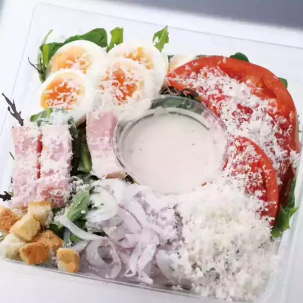 風味豊かな削りチーズのシーザーサラダ